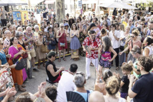 Raúl Monsalve & Los Forajidos, Scène en ville, Place Voltaire, © Florent Gardin